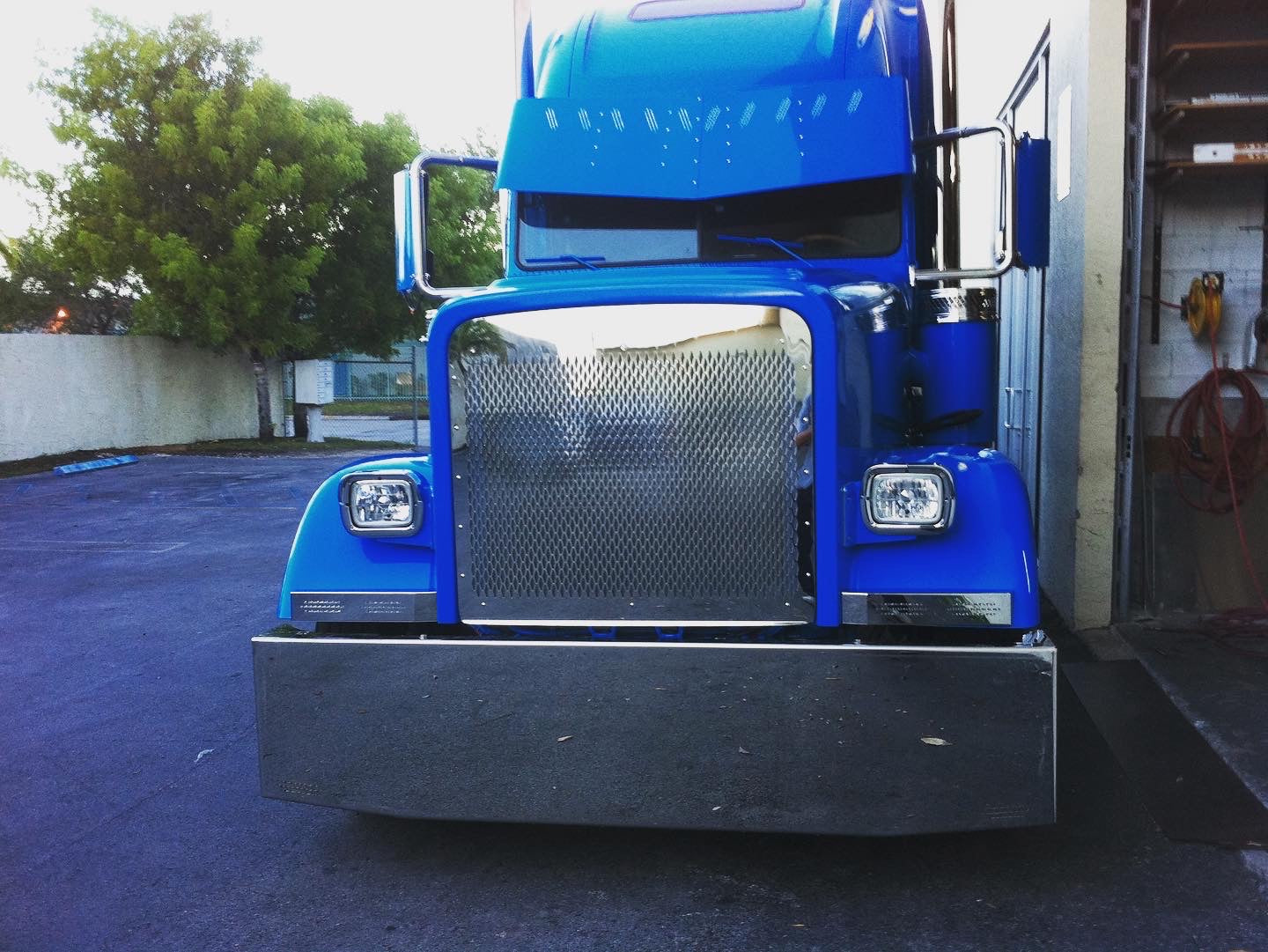 Parachoques Freightliner Classic de 20" x 18" con 11 luces ocultas