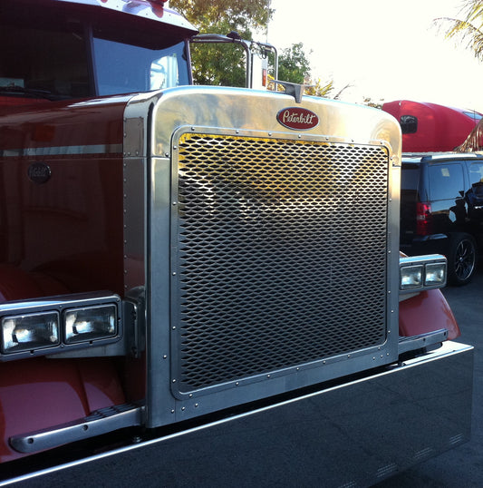 Parrilla de acero inoxidable perforado con rombos para Peterbilt 379 con capó extendido