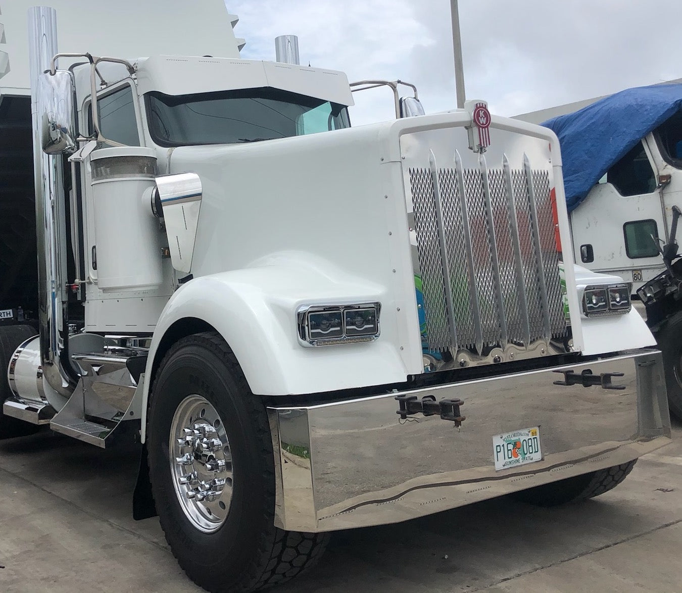 Defensa Kenworth W900 de 18"x16" con 11 luces LED ocultas (1 línea)
