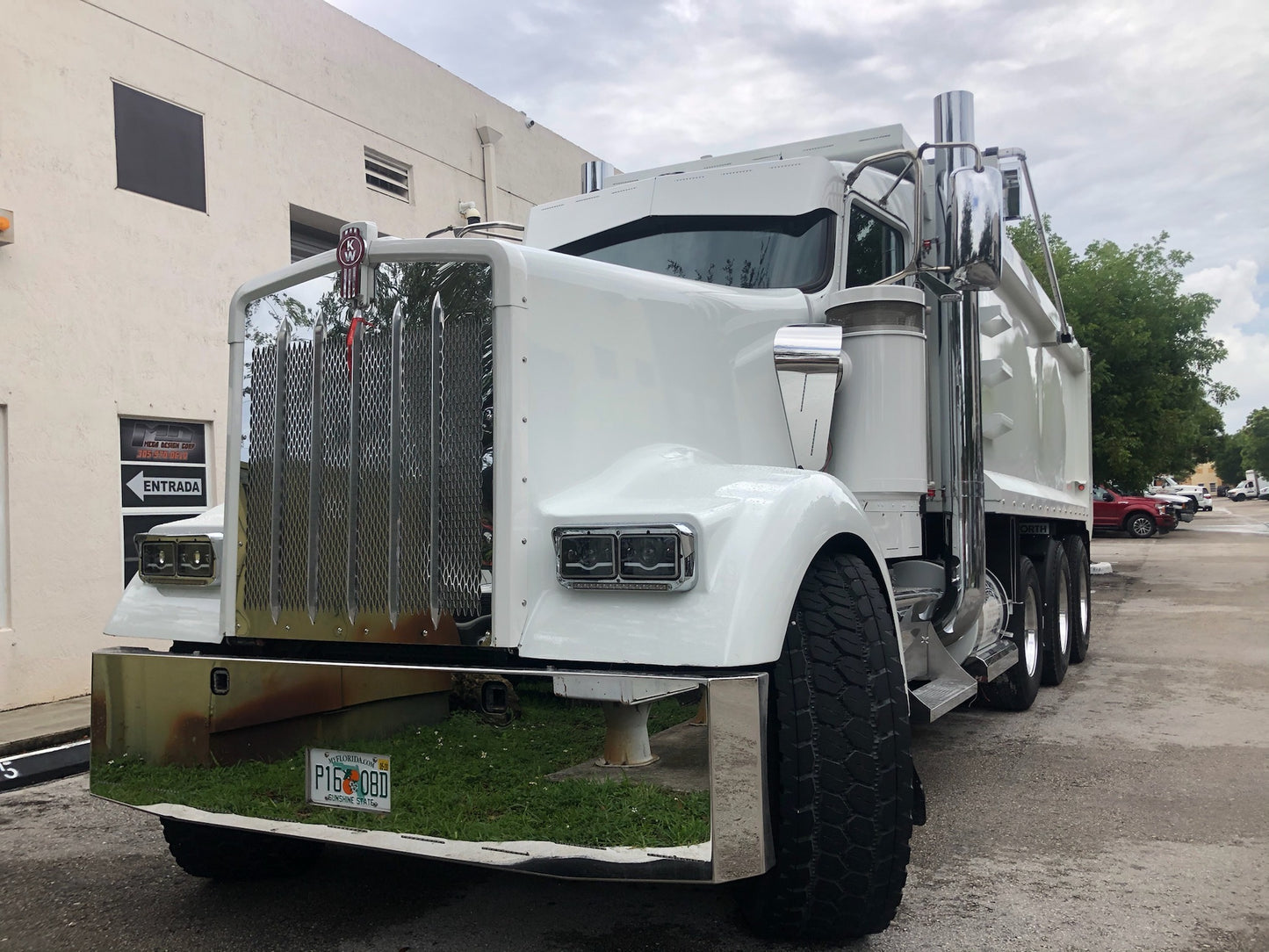 Defensa Kenworth W900 de 18"x16" con 11 luces LED ocultas (1 línea)
