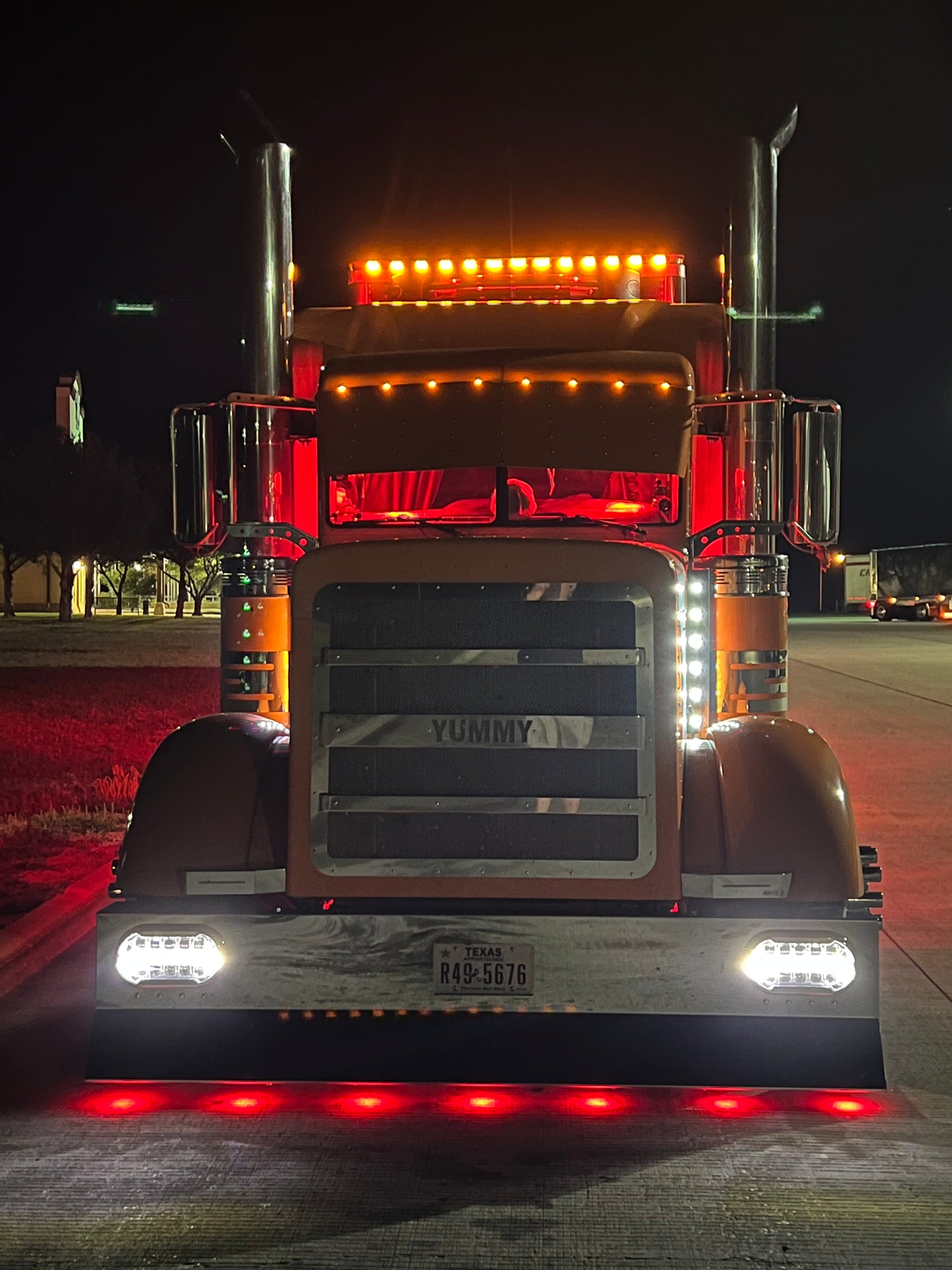 Visera estilo Miami para Peterbilt con 8 LED de 3/4"