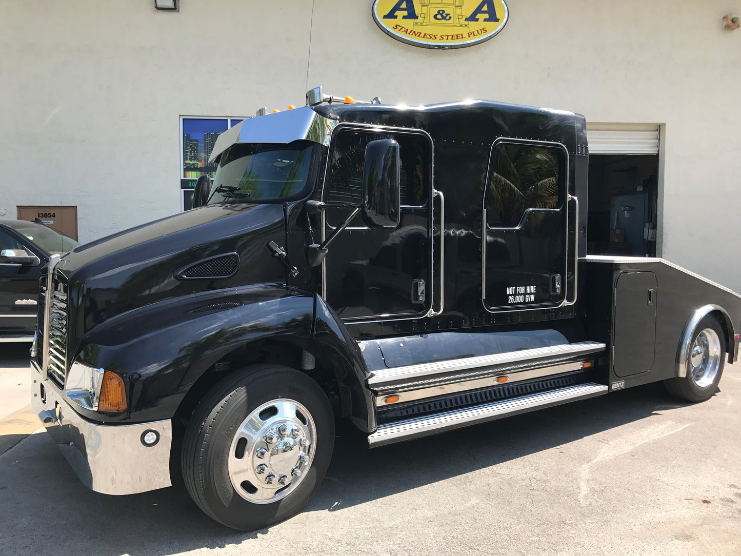 Visera Lisa Bowtie para Kenworth T300