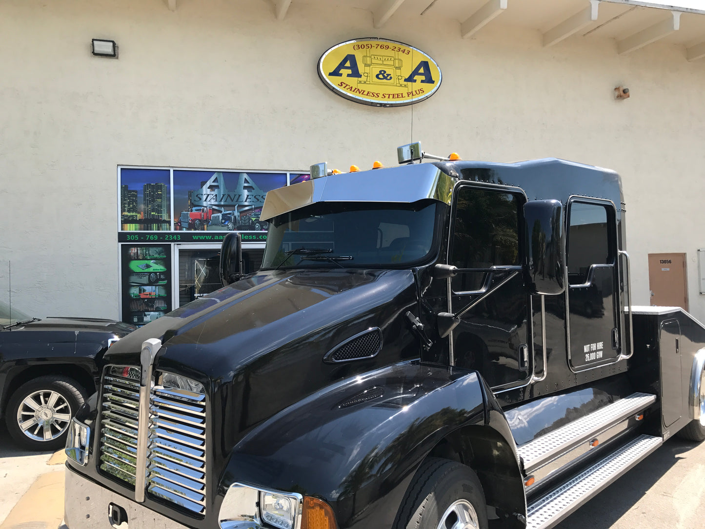 Visera Lisa Bowtie para Kenworth T300
