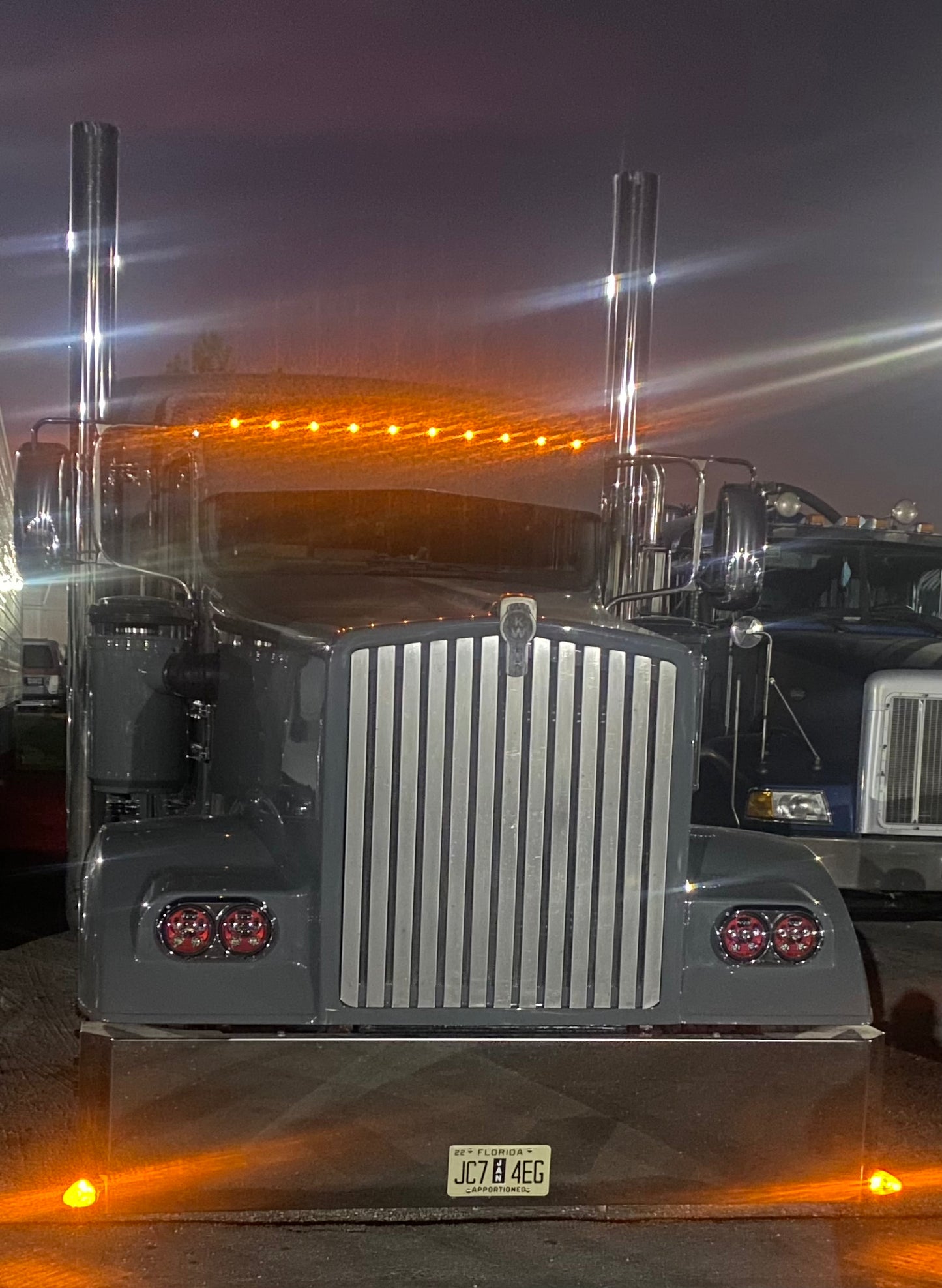 Parrilla de acero inoxidable de diseño de barra de alta resistencia Kenworth W900L