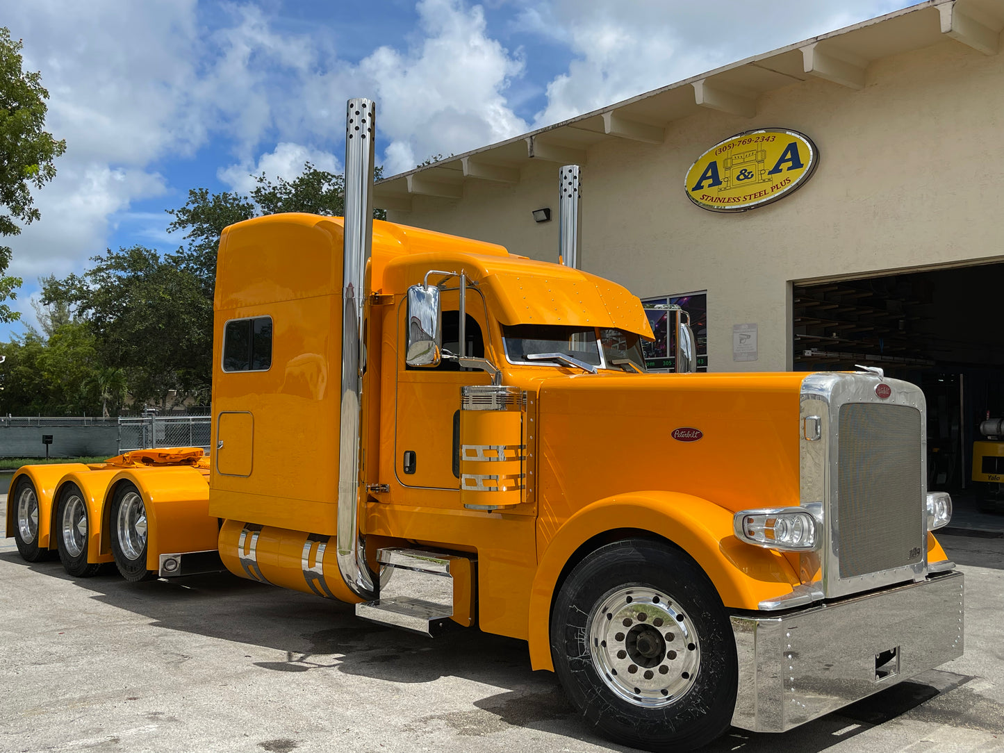 PETERBILT 389 AMARILLO HECHO A MEDIDA 2022