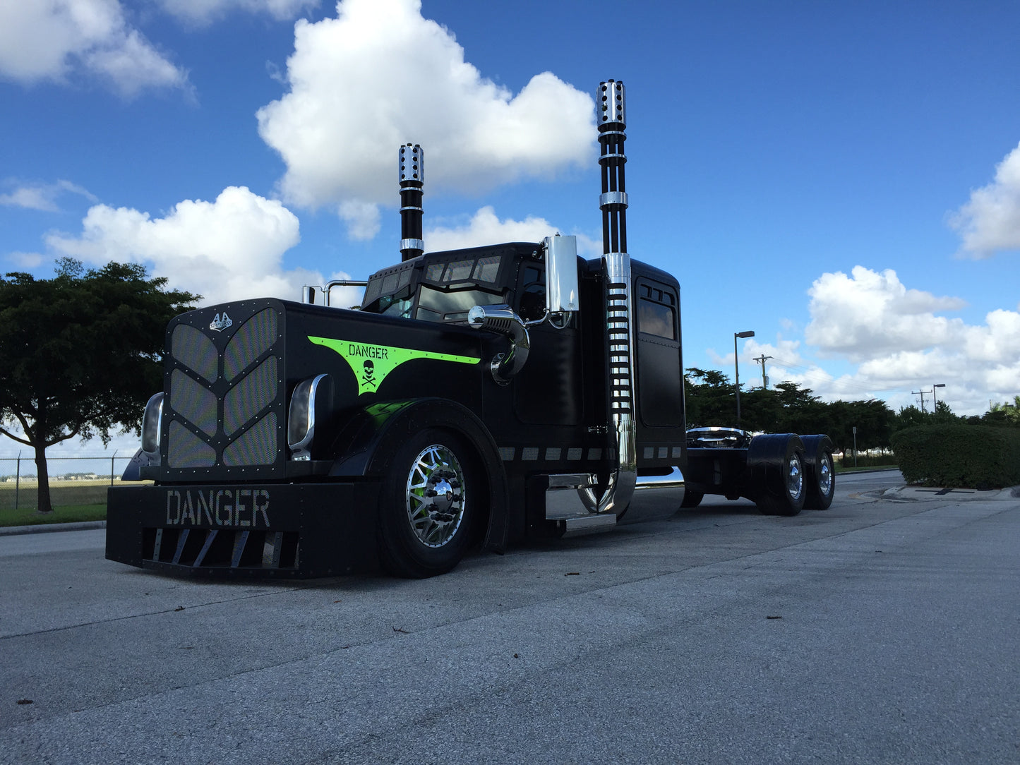 PELIGRO PETERBILT PERSONALIZADO