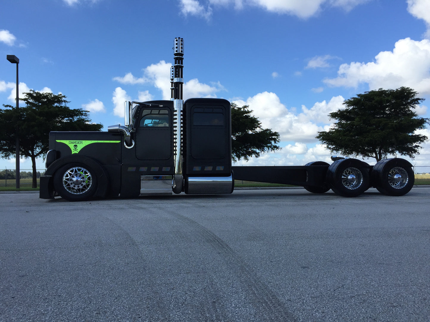 PELIGRO PETERBILT PERSONALIZADO