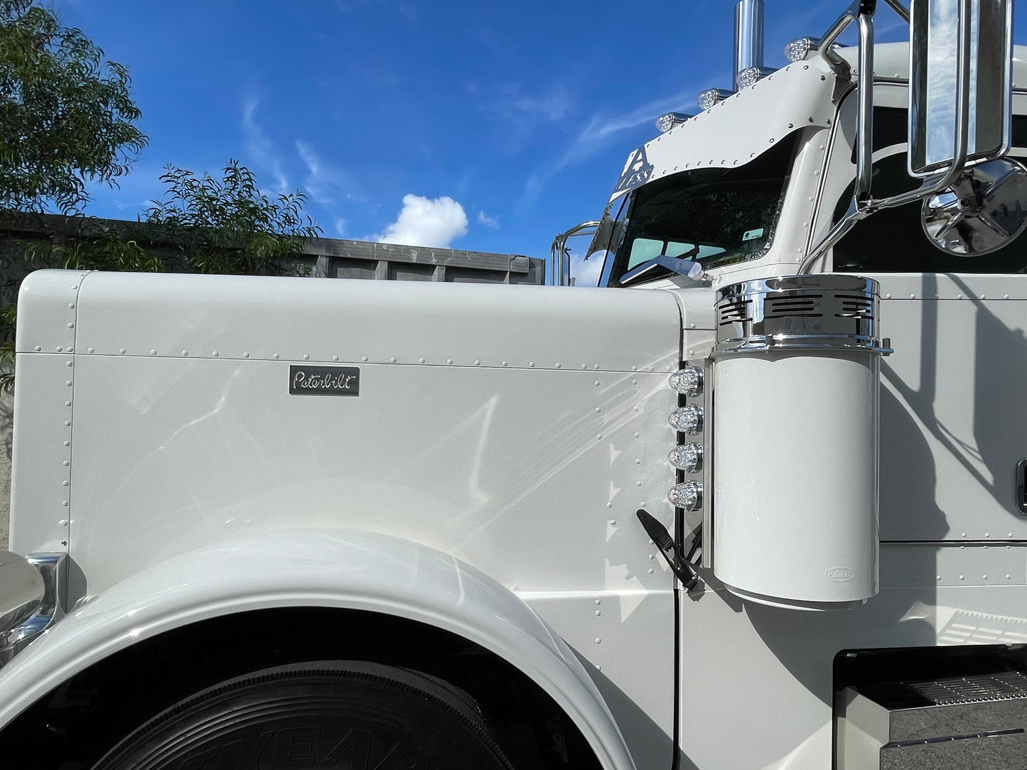 A&A DESIGN PETERBILT 379