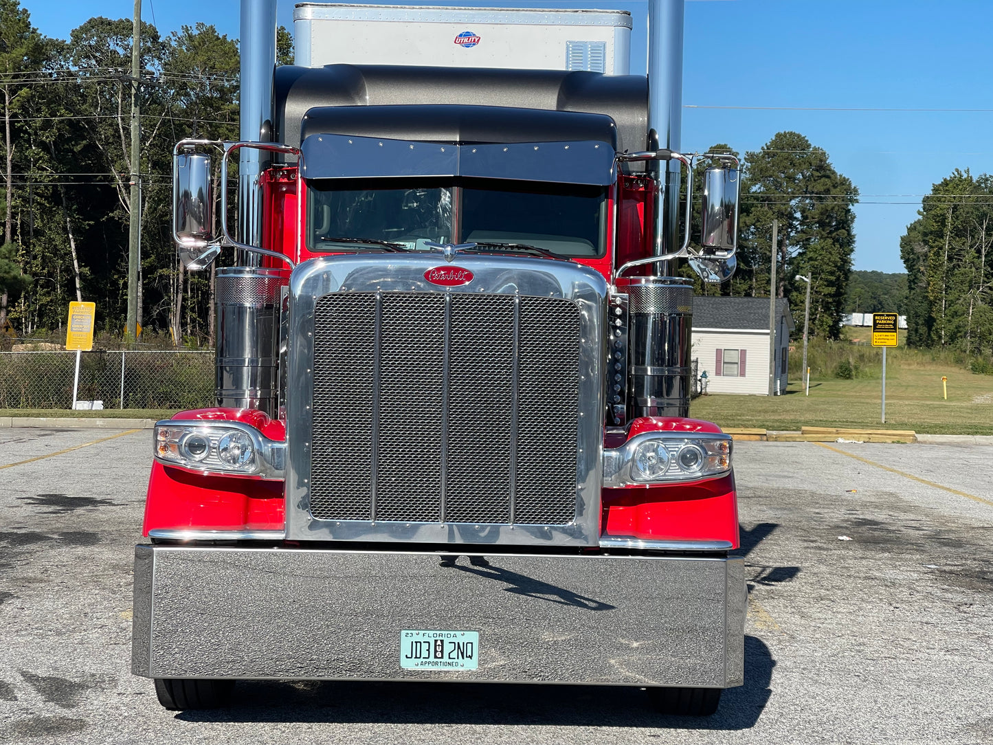 Visera invertida tipo pajarita de la serie 300 de Peterbilt con LED de 10 3/4"