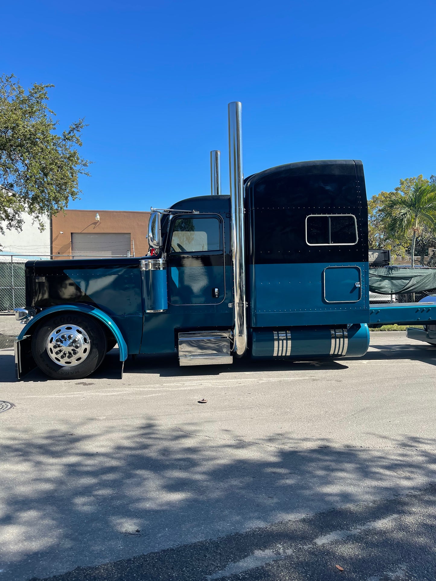 TEAL 379 PETERBILT