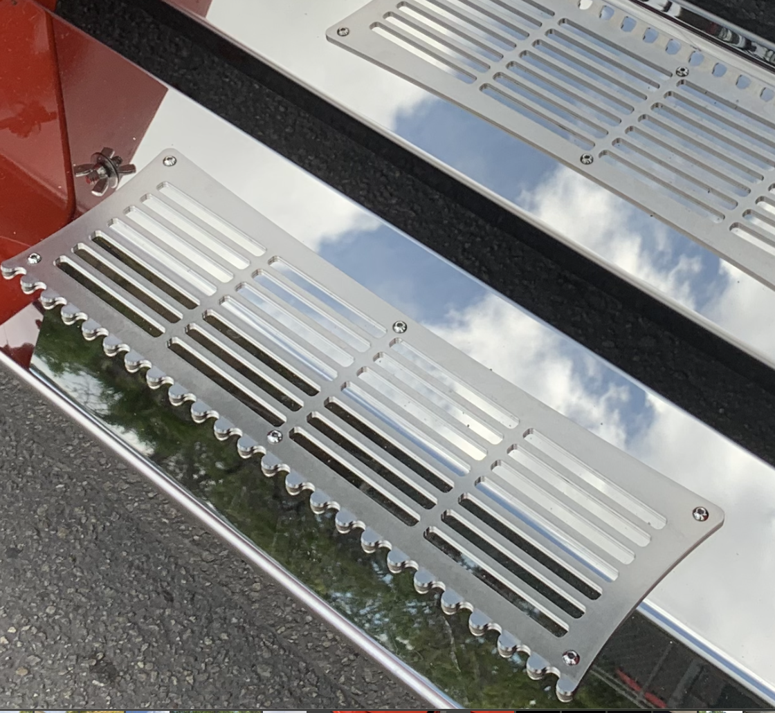ESCALÓN PETERBILT PARA CAJA DE HERRAMIENTAS Y BATERÍA - VENDIDO INDIVIDUALMENTE