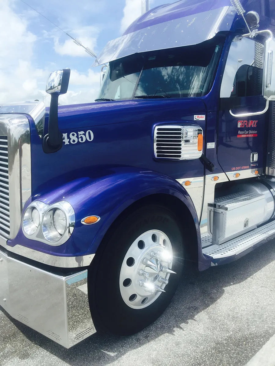 Visera tipo "bowtie" de 20" x 16" para Freightliner Coronado con 10 LED ocultos (montaje lateral de 2 orificios)