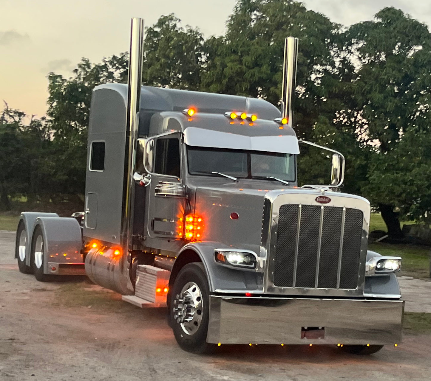 Visera Peterbilt Serie 300 de 10.5″ a 7" Reverse Bowtie