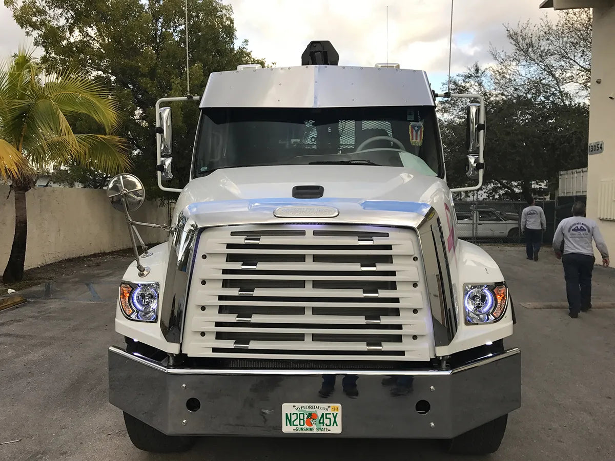 Freightliner FLD 114SD (2010-2017) Visera V de 16" x 15" con 12 LED de 3/4"