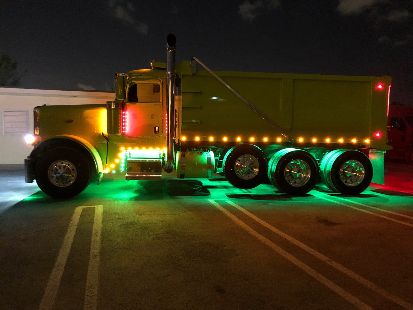 CAMIÓN VOLQUETE PETERBILT
