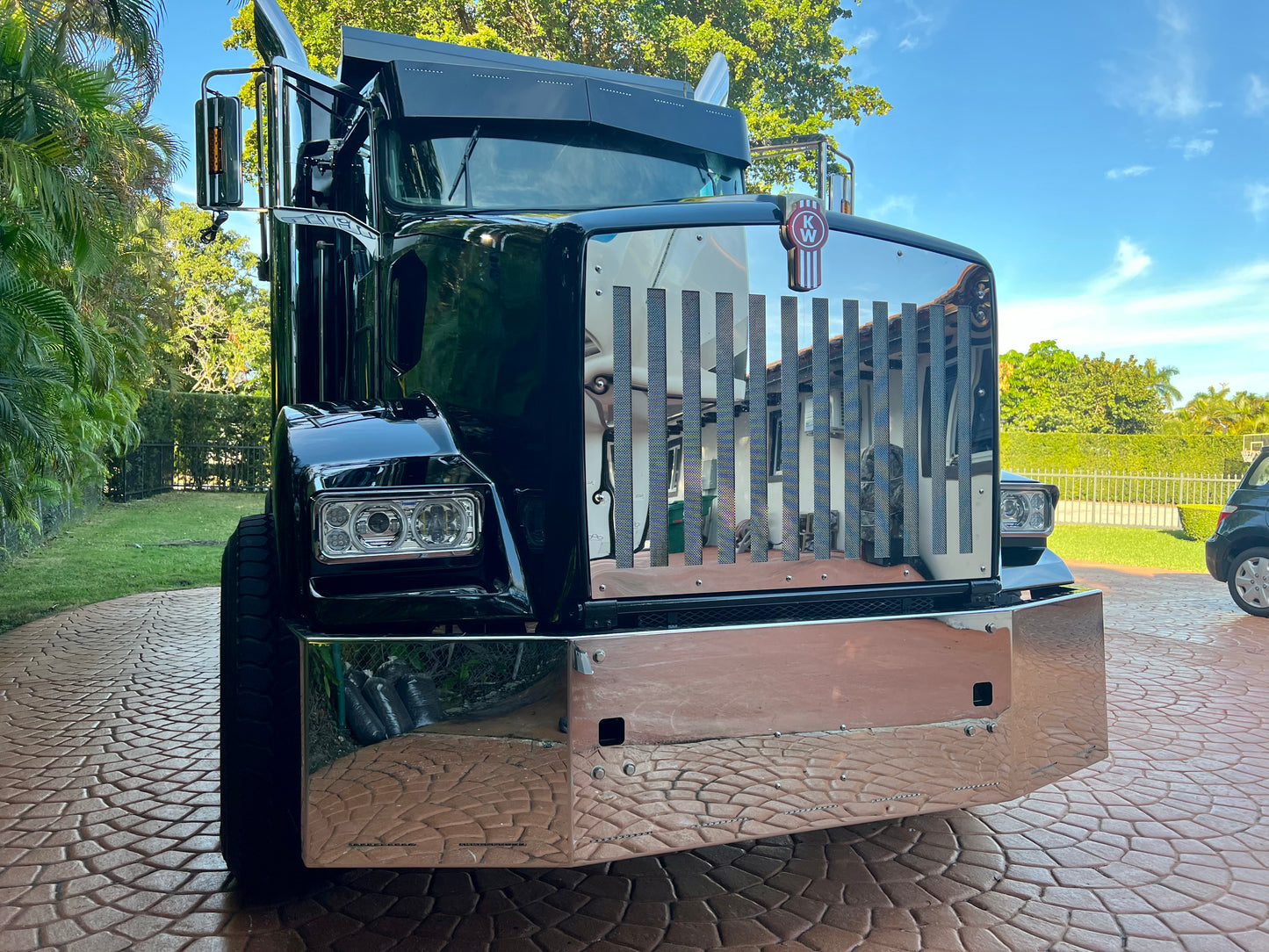Parrilla de acero inoxidable de calibre 14 con malla y diseño de barras para Kenworth T800